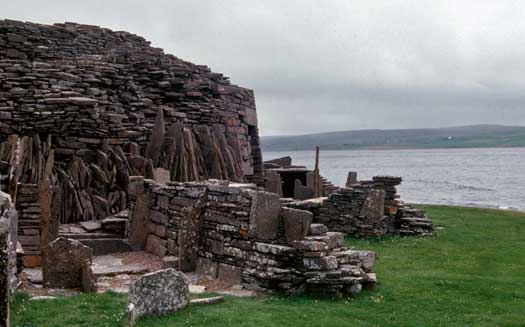 Buildings on NW side of the Broch
