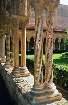 Columns in the Cloister. Photo by GNUtoo)